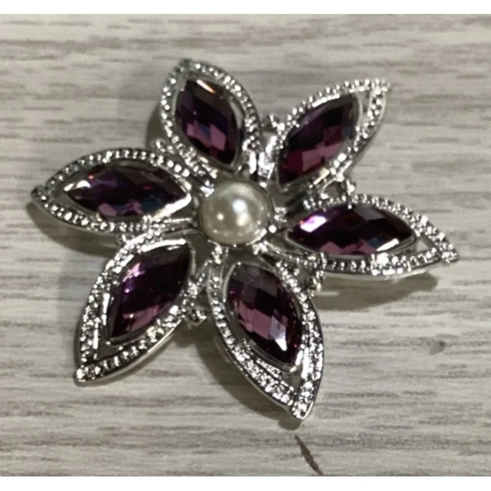 Silvertone Pin‎ w/ Purple and Faux Pearl Stones Textured Edge Flower Vintage